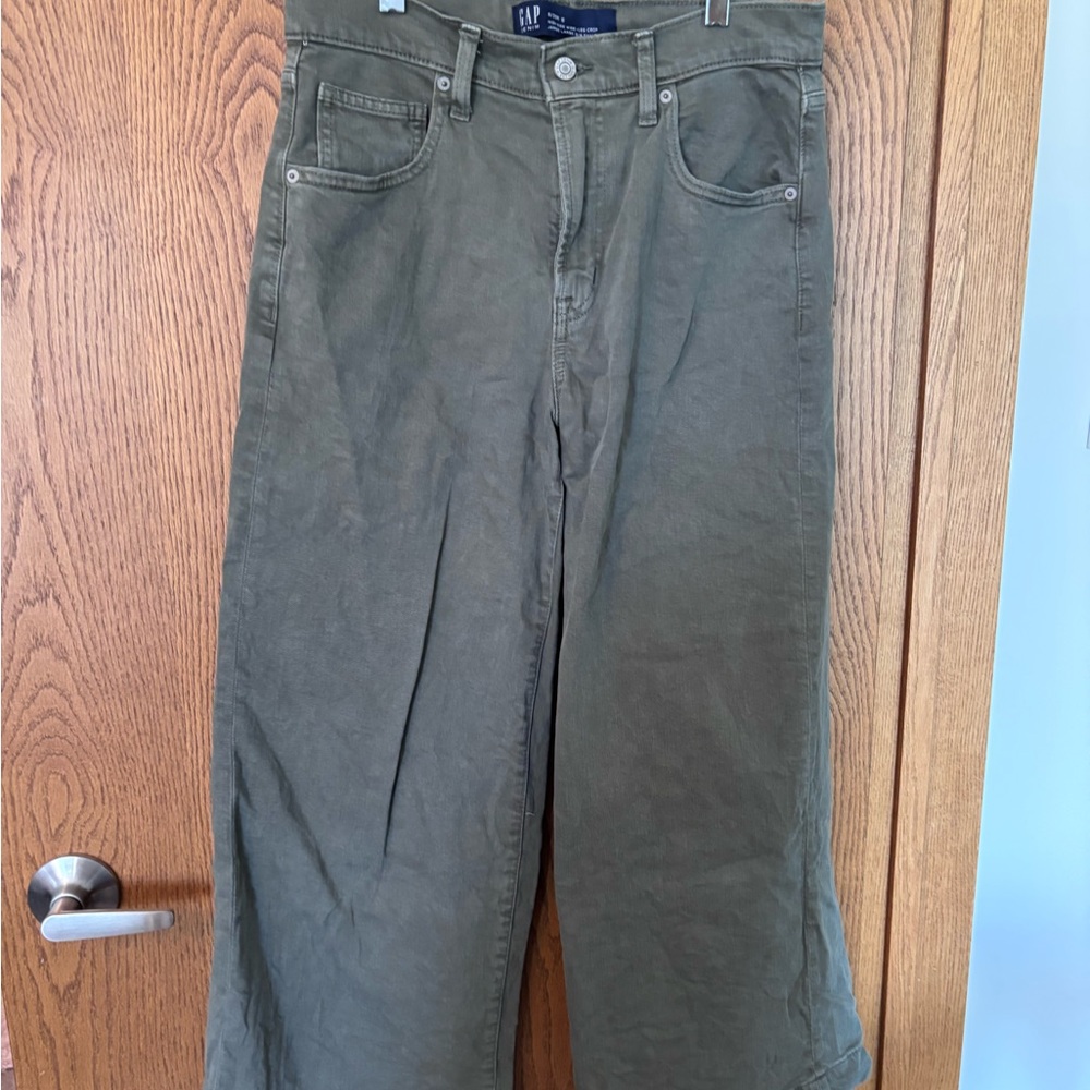 GAP High-Rise Wide-Leg Crop Pants in Olive